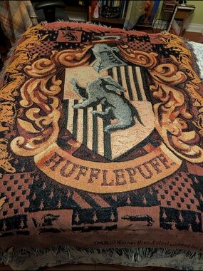 Hufflepuff Crest Throw Blanket - Black & Gold